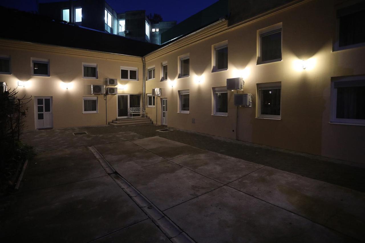 Home Apartmani I Sobe Osijek Exteriör bild