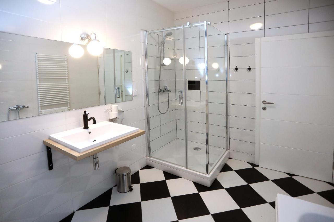 Home Apartmani I Sobe Osijek Exteriör bild