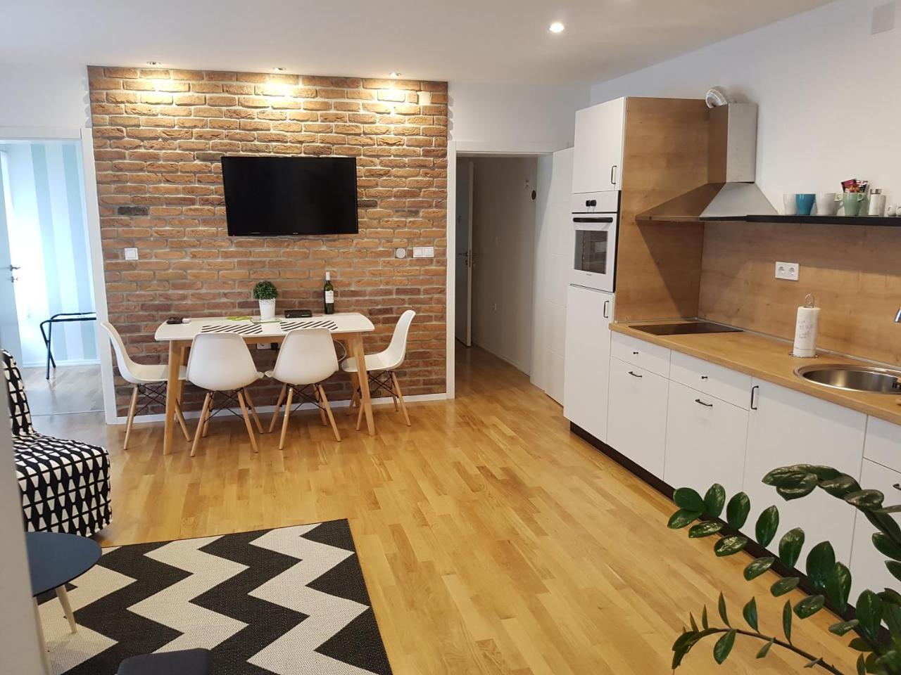 Home Apartmani I Sobe Osijek Exteriör bild
